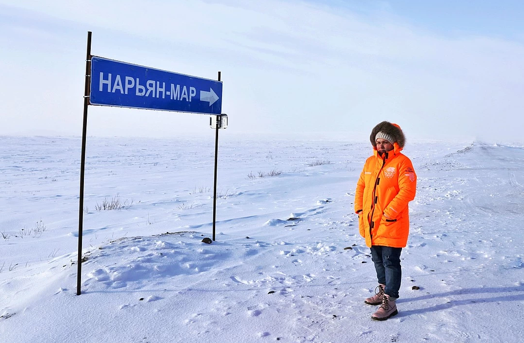 Перед полярным кругом находится. Полярный круг указатель. Заполярный круг России. Арктикгаз Полярный круг. Зима за полярным кругом.